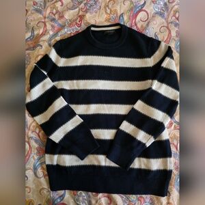 Banana Republic Men's Navy and White Striped Crewneck Sweater